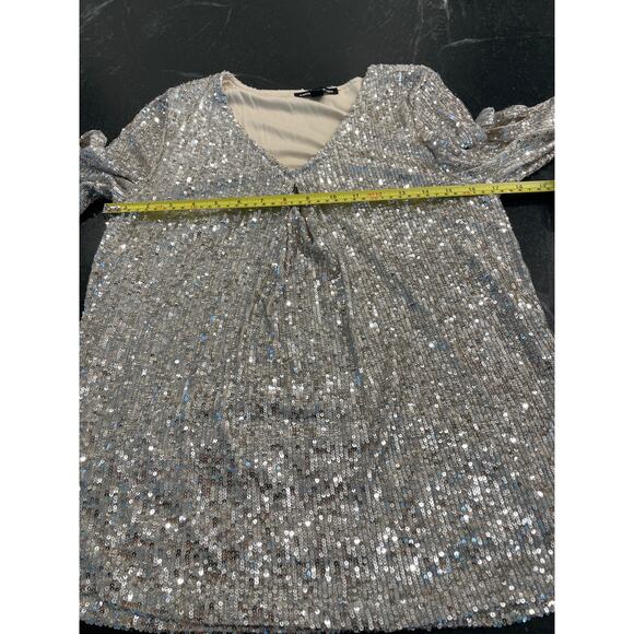 Cable & Guage silver sequin flutter sleeve v neck top MED - Picture 9 of 11